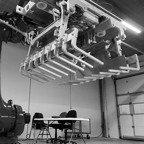 AutomationSteel_2880x1920px_Robot-Robot-Tool_gripper-bags_BW.webp